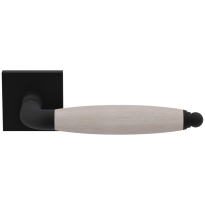 Ika XL deurkruk zwart/ eiken whitewash gebogen met ronde eindknop op vierkante rozet